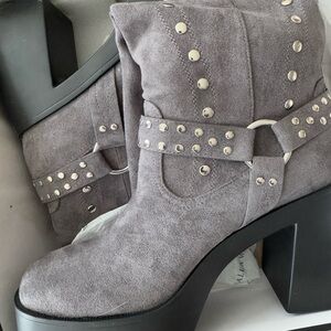 Azalea Wang Gray Suede Studded Women's Boots